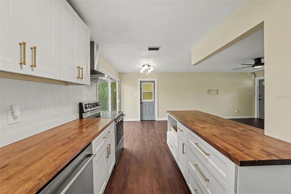 En Venta: $349,900 (4 camas, 2 baños, 1152 Pies cuadrados)