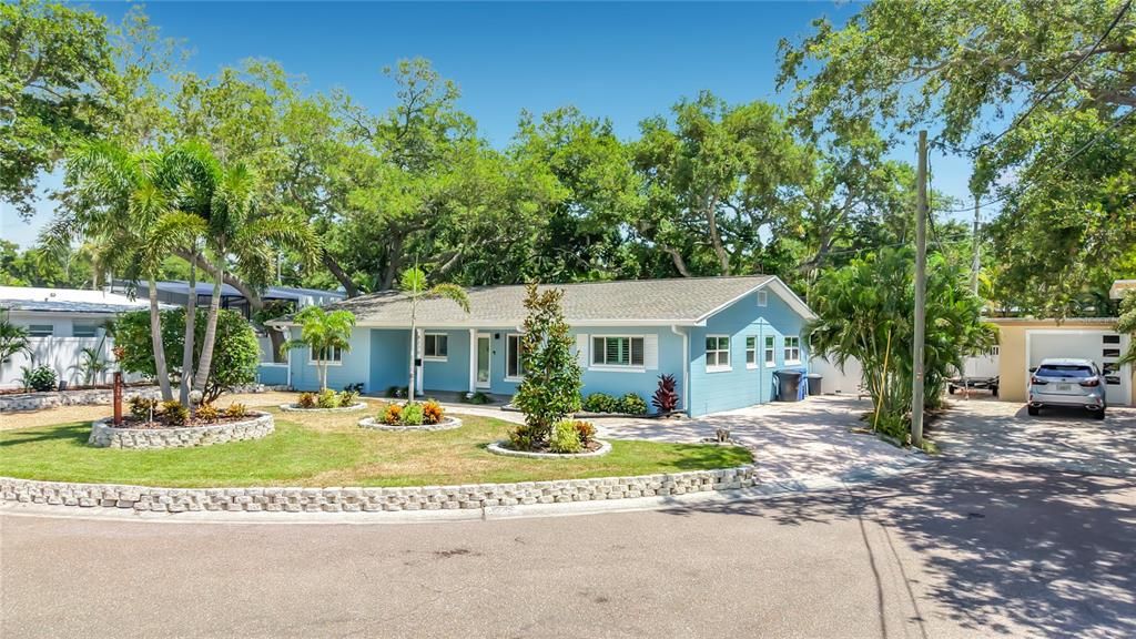 For Rent: $4,200 (3 beds, 3 baths, 2196 Square Feet)