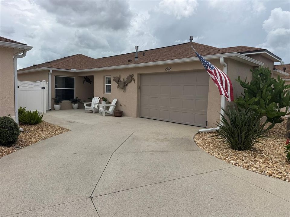 For Sale: $414,900 (3 beds, 2 baths, 1407 Square Feet)