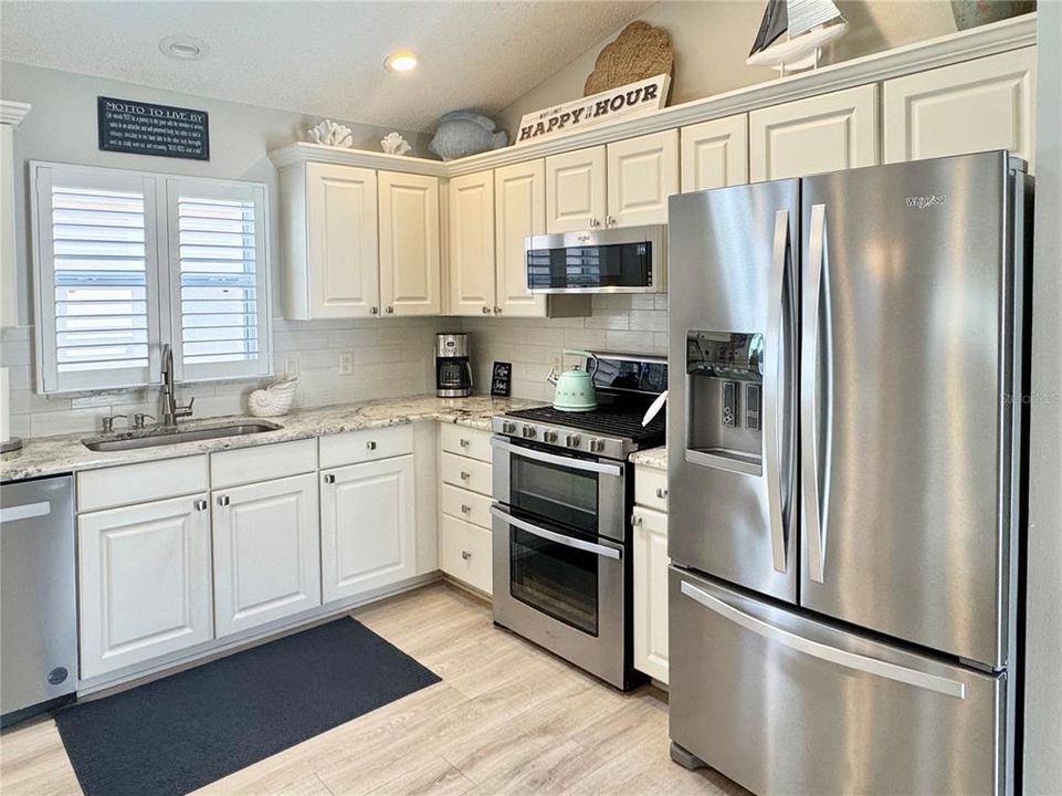 For Sale: $414,900 (3 beds, 2 baths, 1407 Square Feet)
