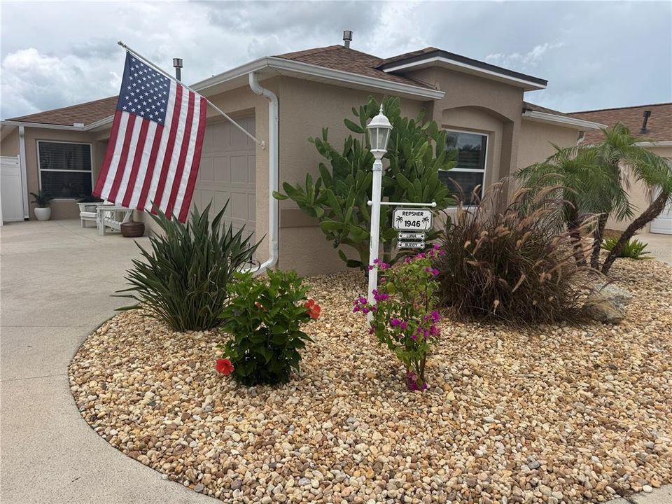 For Sale: $414,900 (3 beds, 2 baths, 1407 Square Feet)