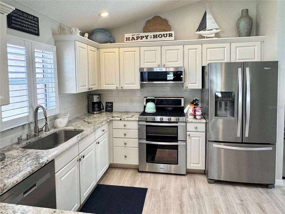 For Sale: $414,900 (3 beds, 2 baths, 1407 Square Feet)