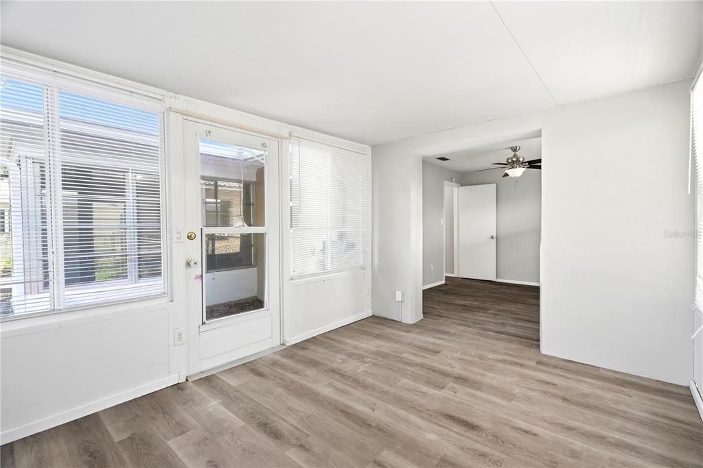 En Venta: $252,000 (2 camas, 1 baños, 918 Pies cuadrados)