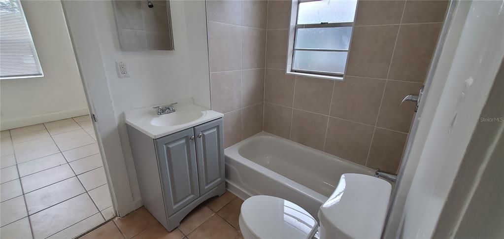 На продажу: $329,999 (4 спален, 0 ванн, 1481 Квадратных фут)