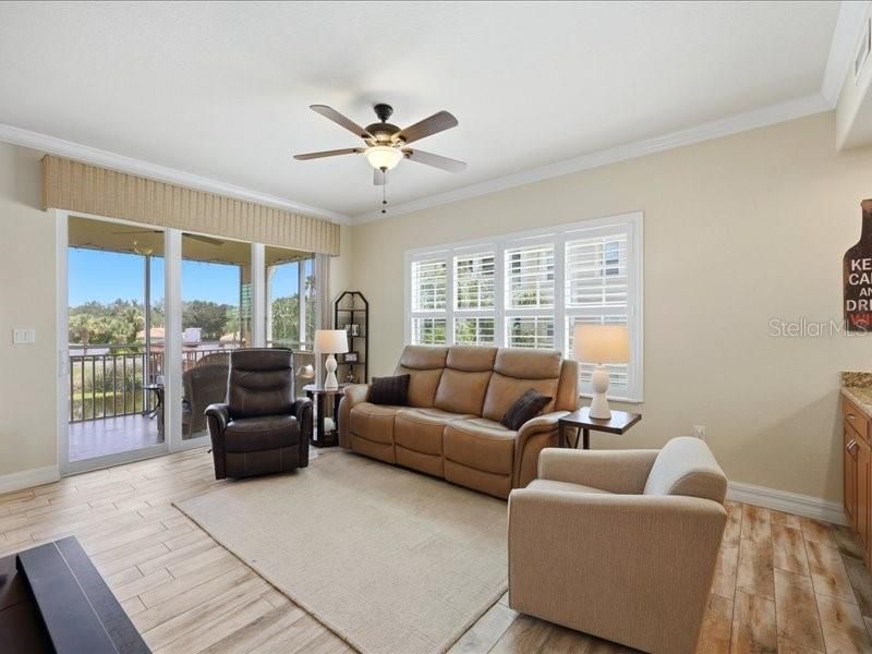 For Sale: $330,000 (2 beds, 2 baths, 1527 Square Feet)