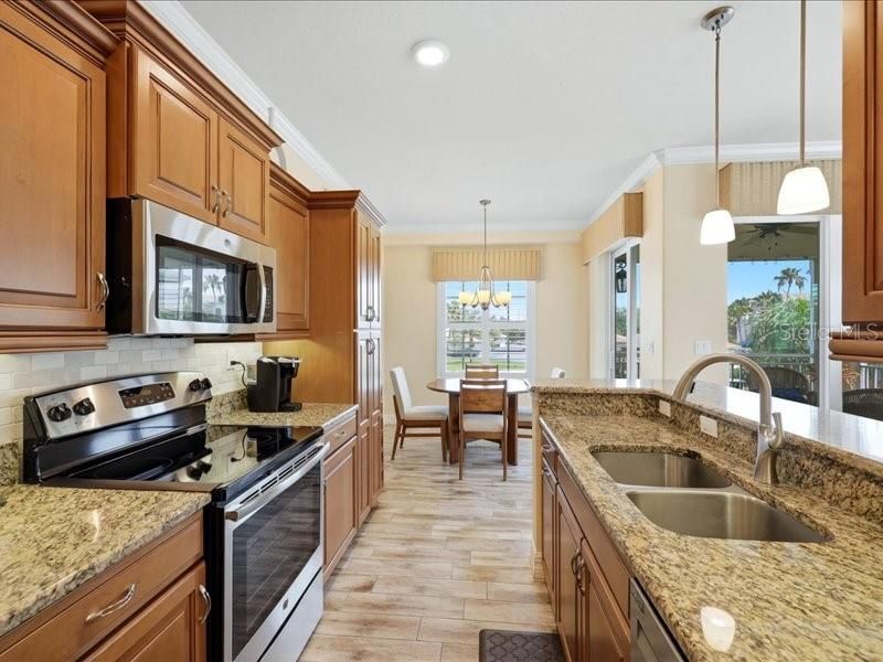 For Sale: $330,000 (2 beds, 2 baths, 1527 Square Feet)