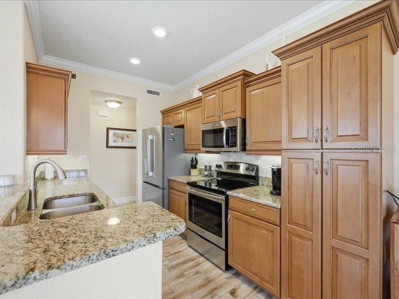 For Sale: $330,000 (2 beds, 2 baths, 1527 Square Feet)