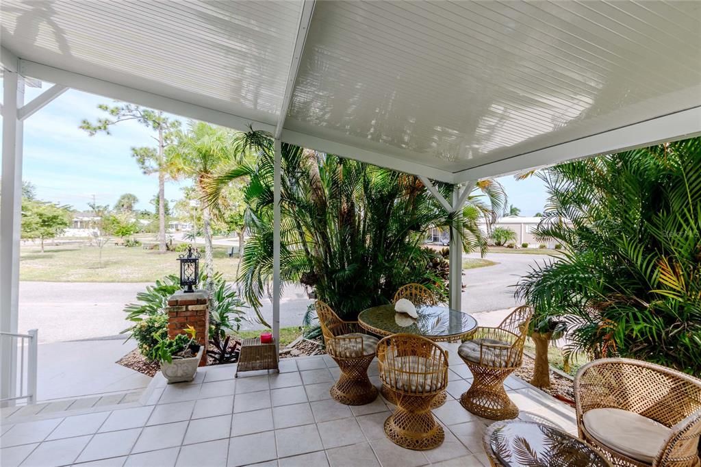 For Sale: $165,000 (2 beds, 2 baths, 1122 Square Feet)