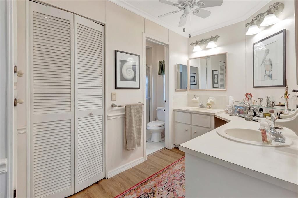 For Sale: $165,000 (2 beds, 2 baths, 1122 Square Feet)