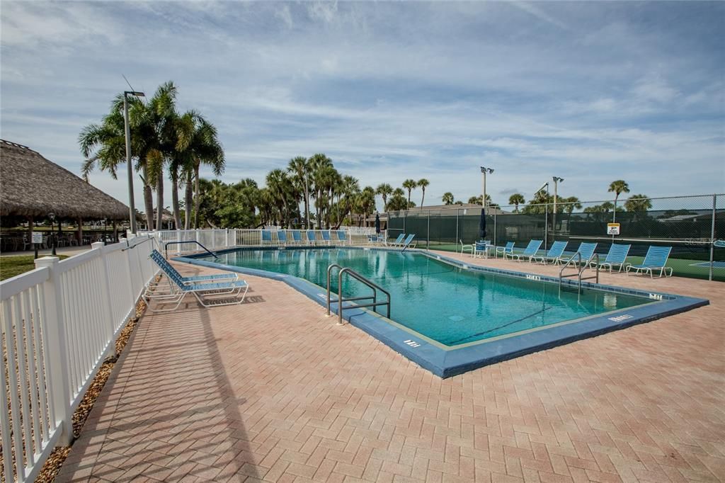 For Sale: $165,000 (2 beds, 2 baths, 1122 Square Feet)