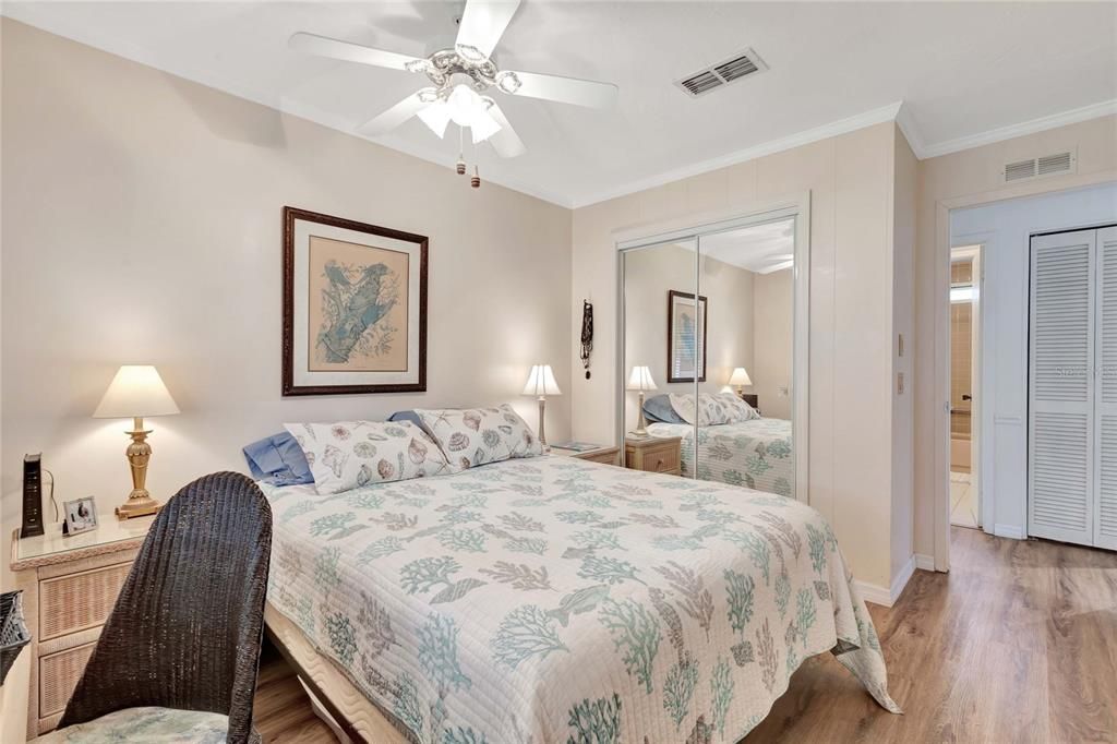 For Sale: $165,000 (2 beds, 2 baths, 1122 Square Feet)