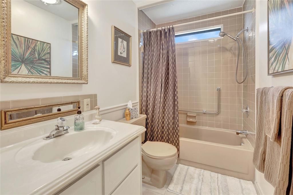 For Sale: $165,000 (2 beds, 2 baths, 1122 Square Feet)