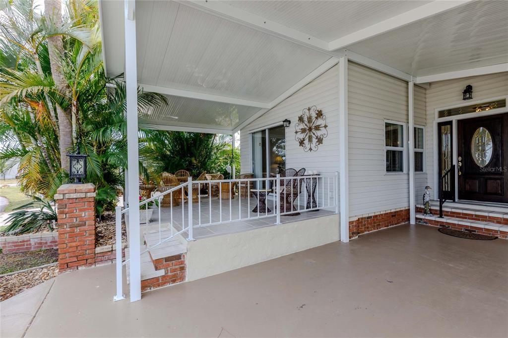 For Sale: $165,000 (2 beds, 2 baths, 1122 Square Feet)