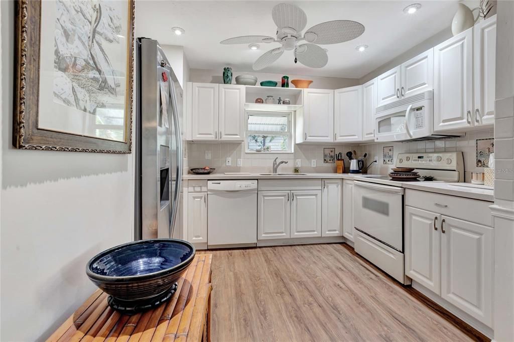 For Sale: $165,000 (2 beds, 2 baths, 1122 Square Feet)