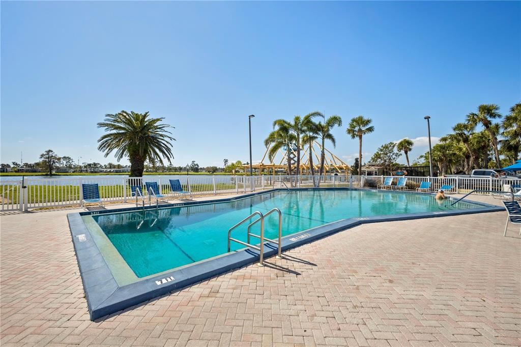 For Sale: $165,000 (2 beds, 2 baths, 1122 Square Feet)