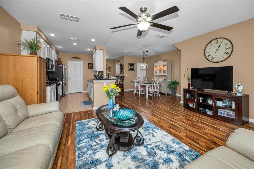 For Sale: $355,000 (3 beds, 2 baths, 1530 Square Feet)