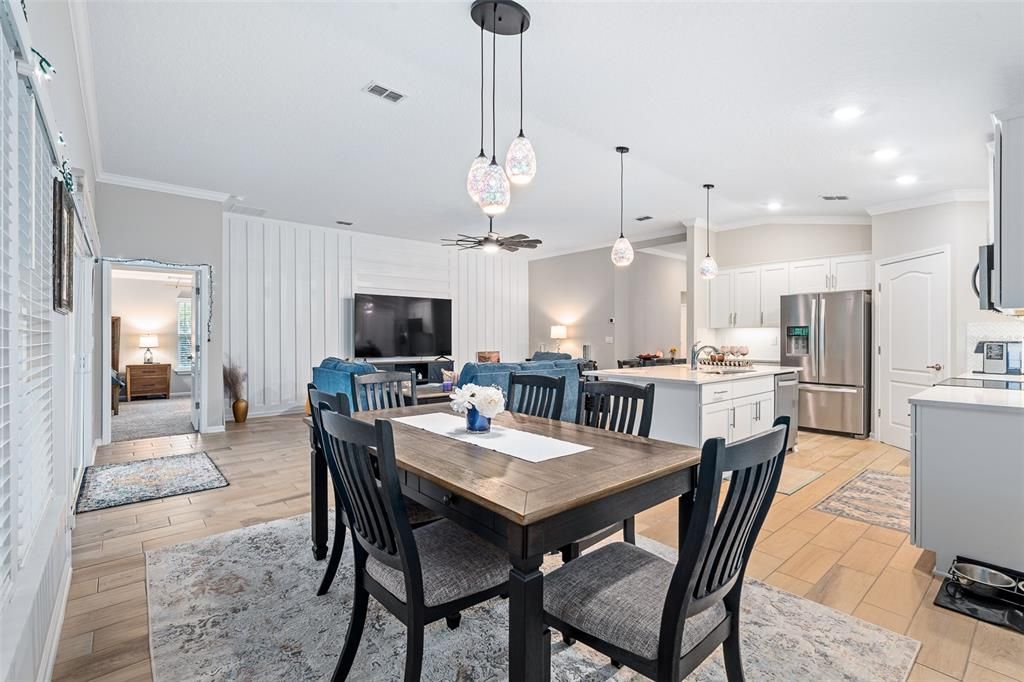 For Rent: $2,700 (4 beds, 2 baths, 1986 Square Feet)