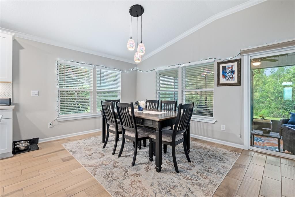 For Rent: $2,700 (4 beds, 2 baths, 1986 Square Feet)