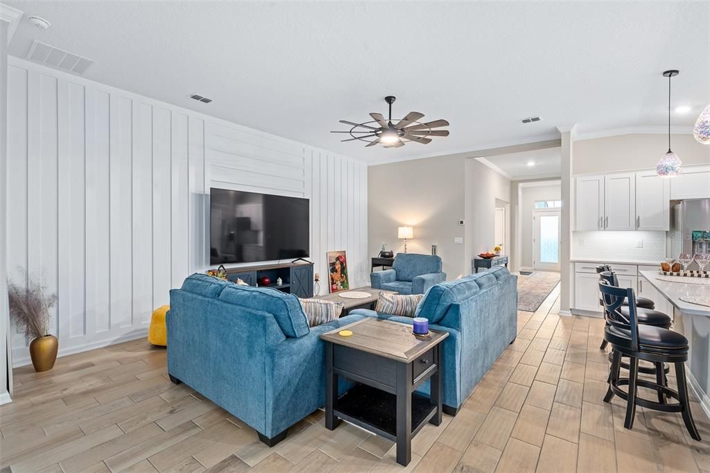 For Rent: $2,700 (4 beds, 2 baths, 1986 Square Feet)