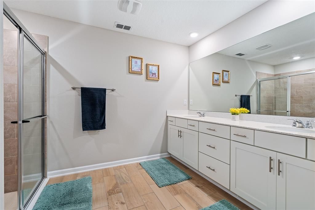 For Rent: $2,700 (4 beds, 2 baths, 1986 Square Feet)