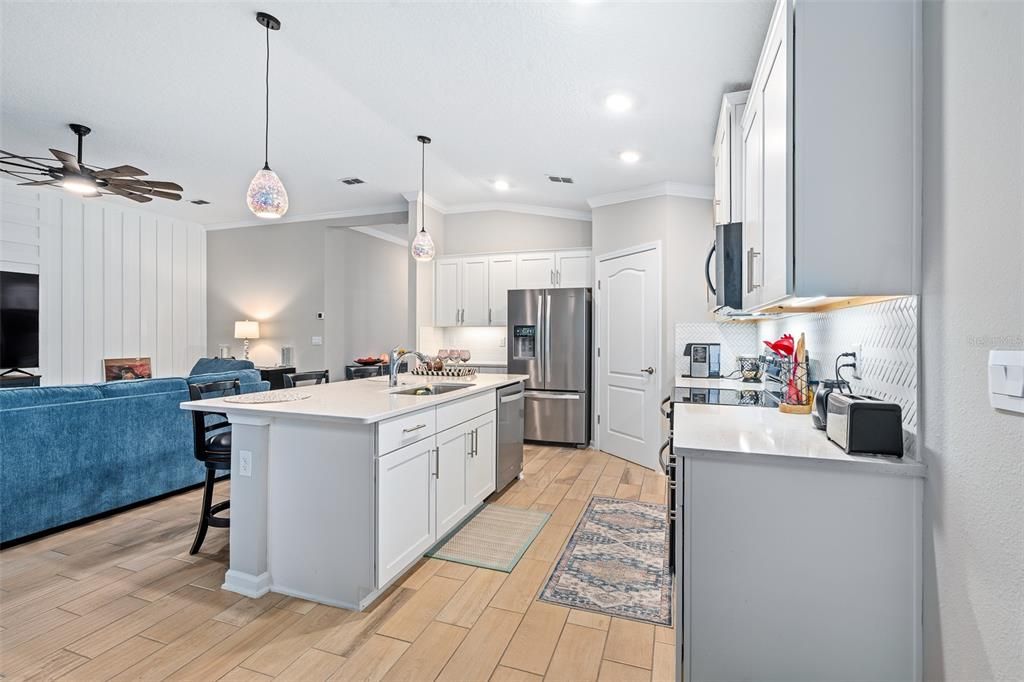For Rent: $2,700 (4 beds, 2 baths, 1986 Square Feet)
