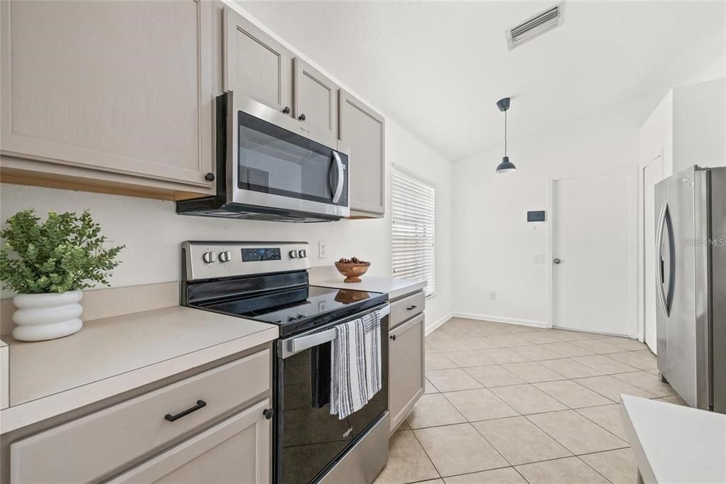 В аренду: $2,425 (3 спален, 2 ванн, 1525 Квадратных фут)
