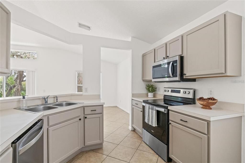 В аренду: $2,425 (3 спален, 2 ванн, 1525 Квадратных фут)
