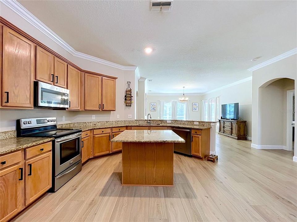 For Sale: $549,000 (4 beds, 2 baths, 2534 Square Feet)