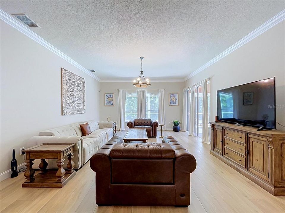 For Sale: $549,000 (4 beds, 2 baths, 2534 Square Feet)