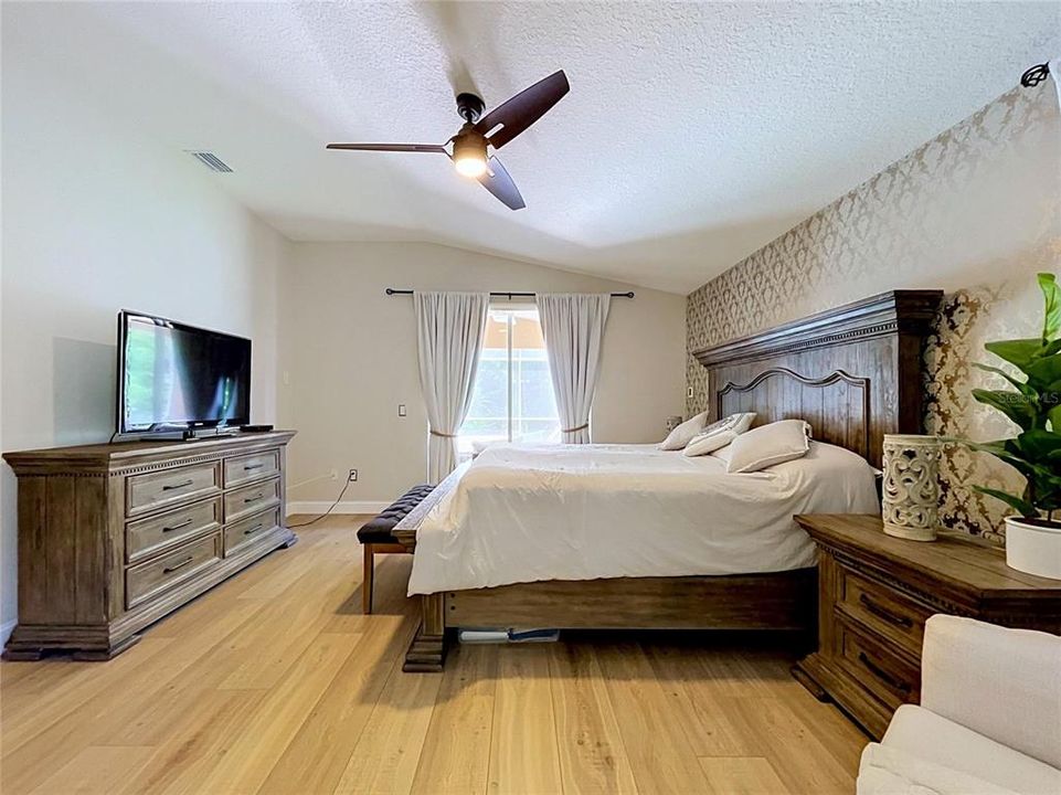 For Sale: $549,000 (4 beds, 2 baths, 2534 Square Feet)