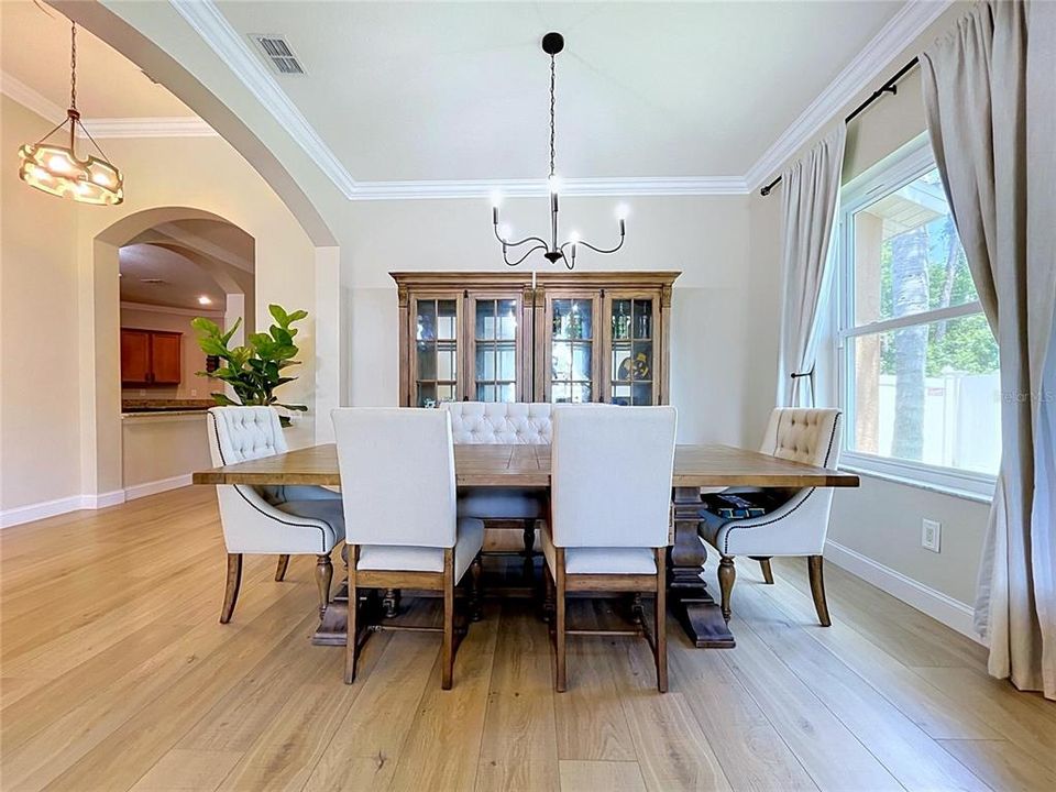 For Sale: $549,000 (4 beds, 2 baths, 2534 Square Feet)