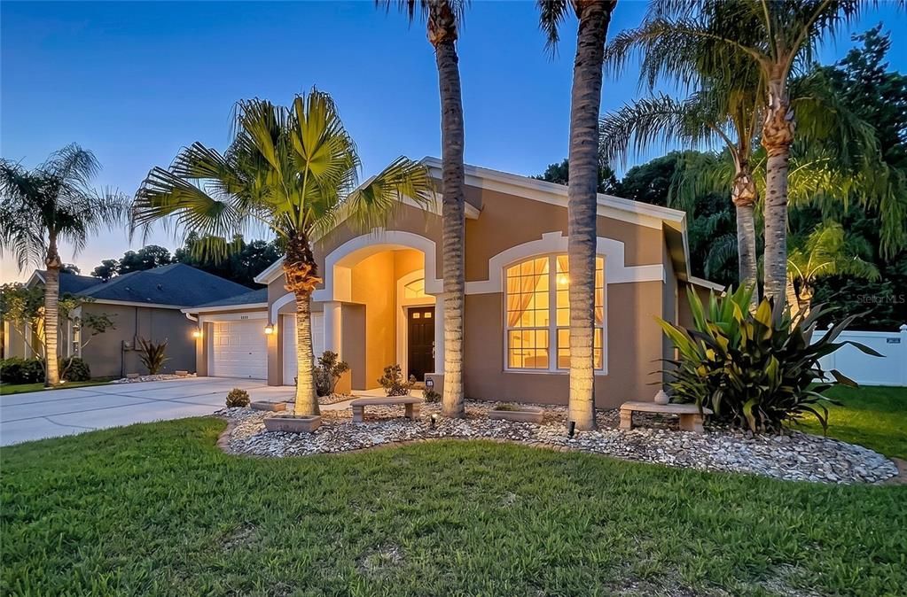 For Sale: $549,000 (4 beds, 2 baths, 2534 Square Feet)