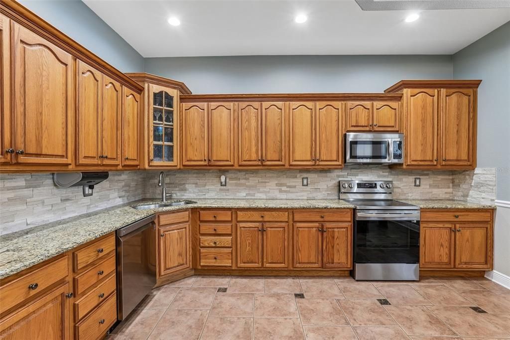 For Sale: $549,000 (3 beds, 2 baths, 2136 Square Feet)
