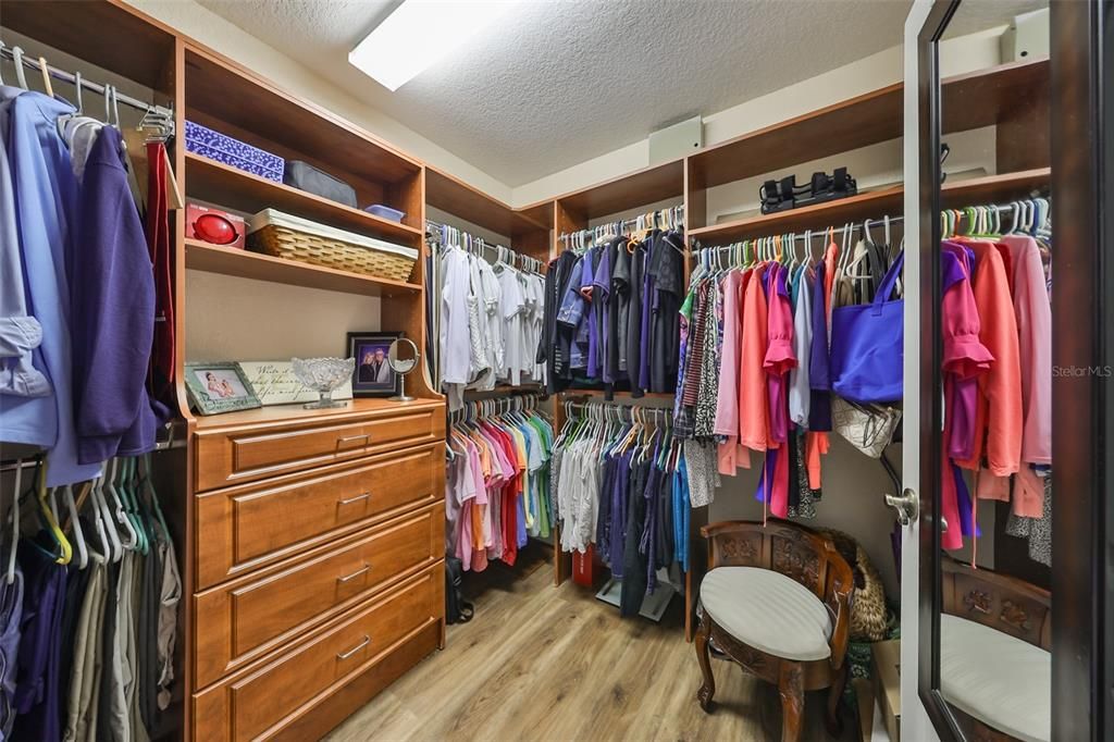 For Sale: $349,900 (3 beds, 2 baths, 1860 Square Feet)