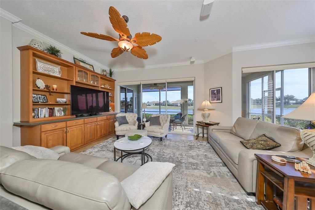 For Sale: $349,900 (3 beds, 2 baths, 1860 Square Feet)