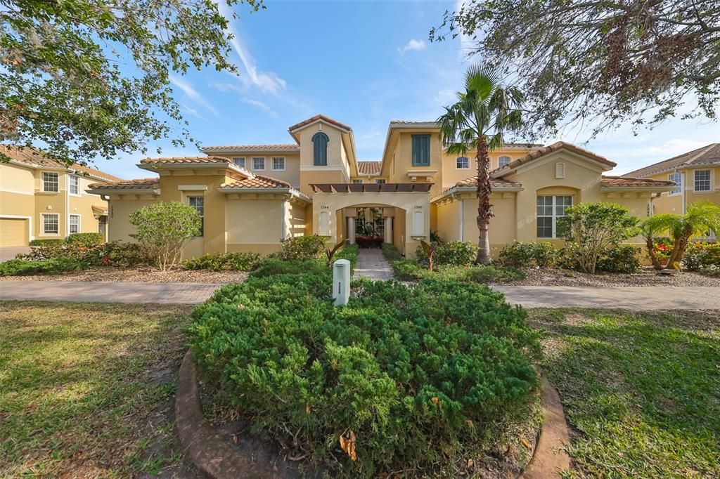 For Sale: $349,900 (3 beds, 2 baths, 1860 Square Feet)