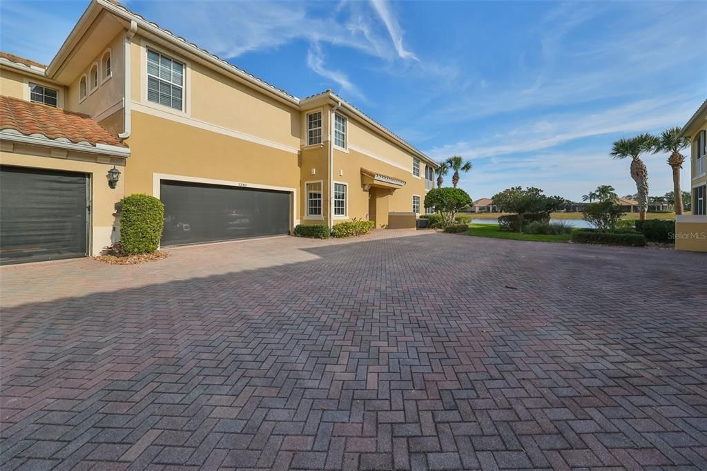 For Sale: $349,900 (3 beds, 2 baths, 1860 Square Feet)