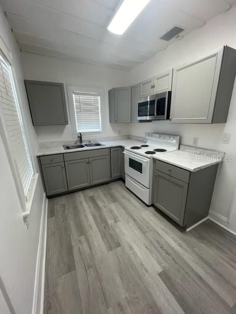 В аренду: $1,800 (2 спален, 1 ванн, 850 Квадратных фут)