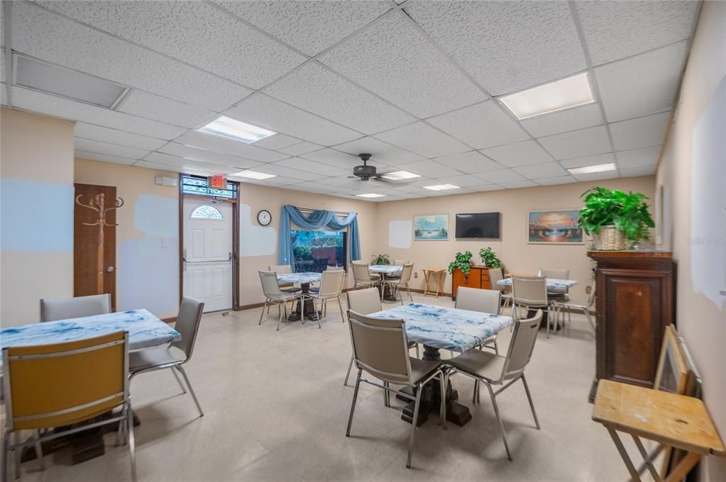 For Sale: $164,900 (1 beds, 1 baths, 770 Square Feet)