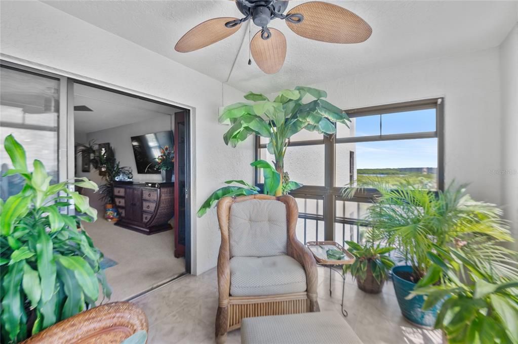 For Sale: $164,900 (1 beds, 1 baths, 770 Square Feet)