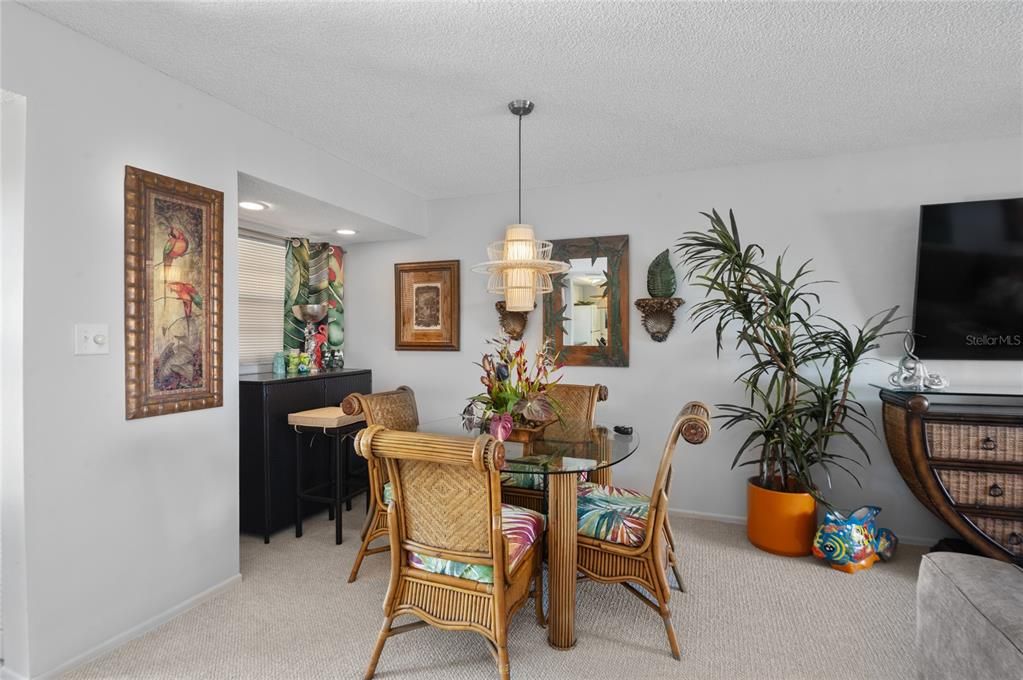 For Sale: $164,900 (1 beds, 1 baths, 770 Square Feet)