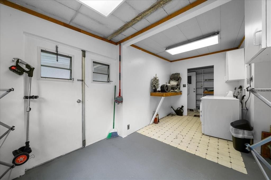 На продажу: $129,900 (2 спален, 2 ванн, 1284 Квадратных фут)