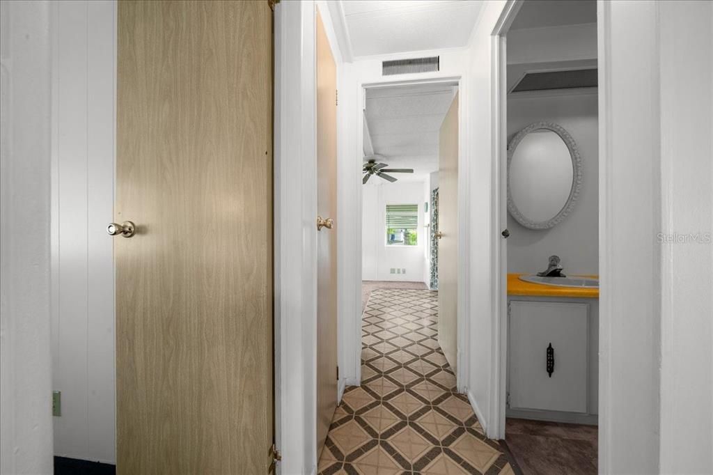На продажу: $129,900 (2 спален, 2 ванн, 1284 Квадратных фут)