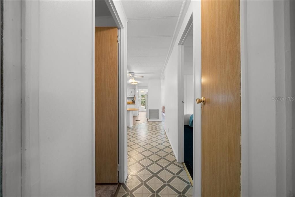 На продажу: $129,900 (2 спален, 2 ванн, 1284 Квадратных фут)