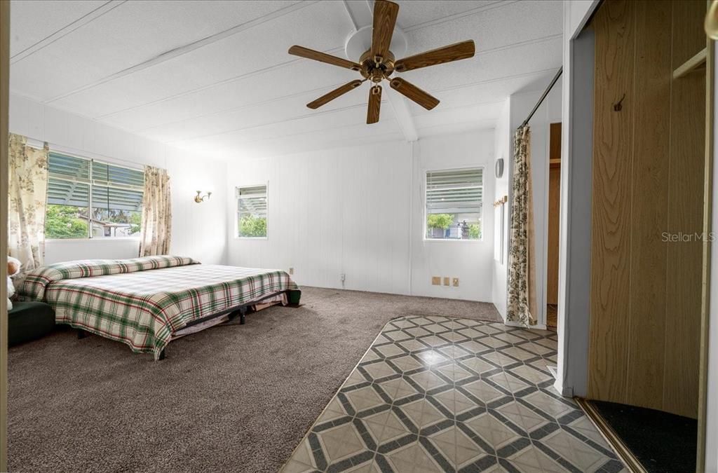 На продажу: $129,900 (2 спален, 2 ванн, 1284 Квадратных фут)