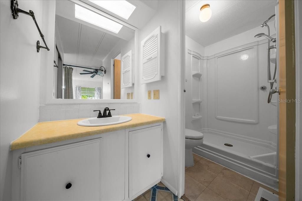 На продажу: $129,900 (2 спален, 2 ванн, 1284 Квадратных фут)