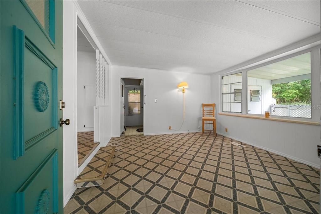 На продажу: $129,900 (2 спален, 2 ванн, 1284 Квадратных фут)