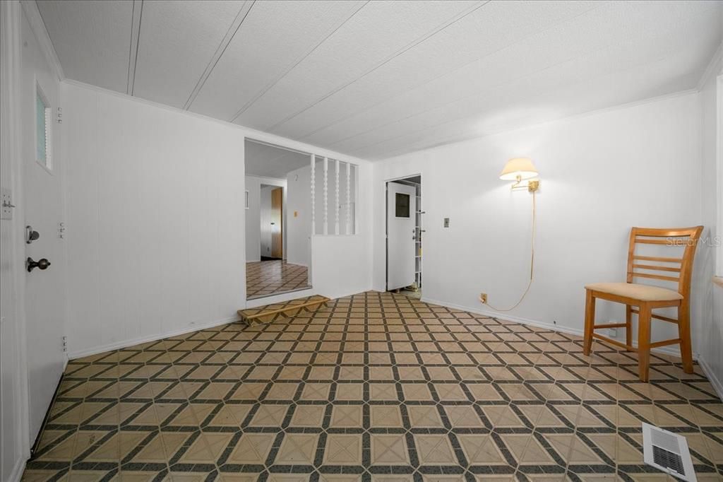 На продажу: $129,900 (2 спален, 2 ванн, 1284 Квадратных фут)