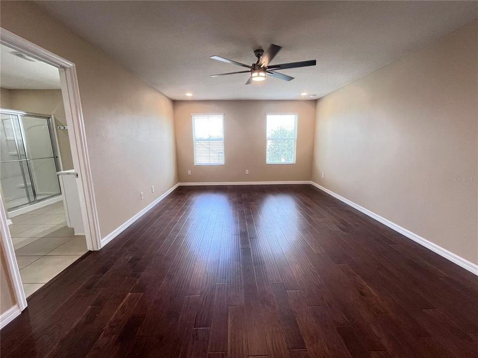 For Rent: $3,100 (5 beds, 3 baths, 2700 Square Feet)