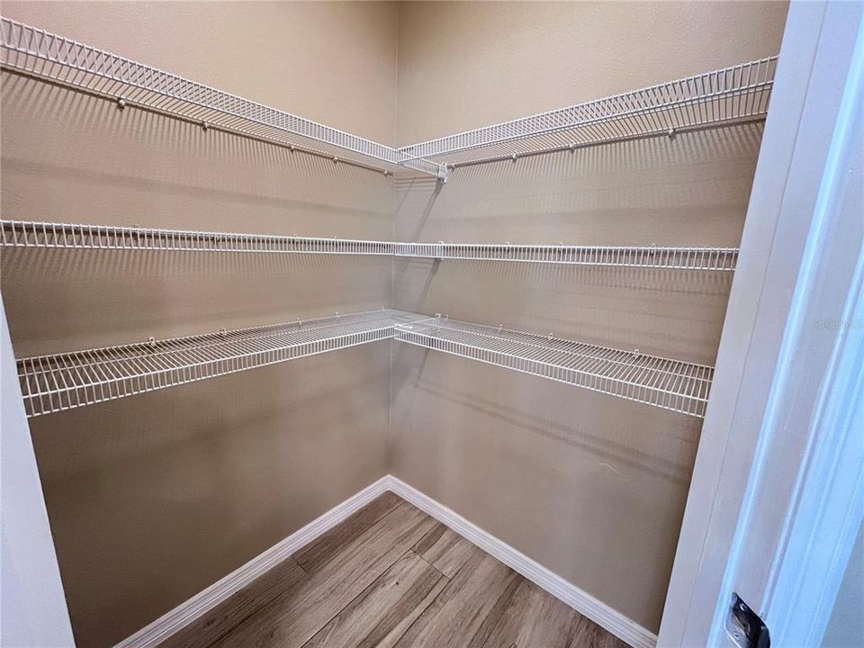 For Rent: $3,100 (5 beds, 3 baths, 2700 Square Feet)
